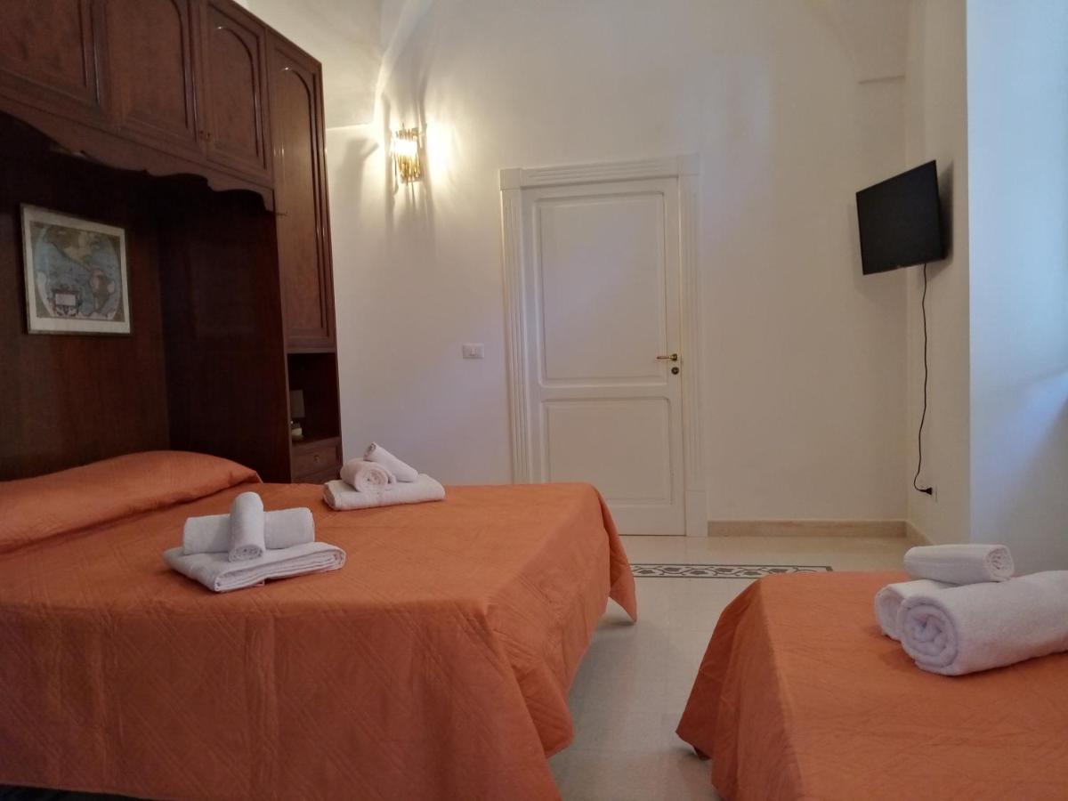 Bed and Breakfast Dimora Storica Le Perle Лечче Екстер'єр фото
