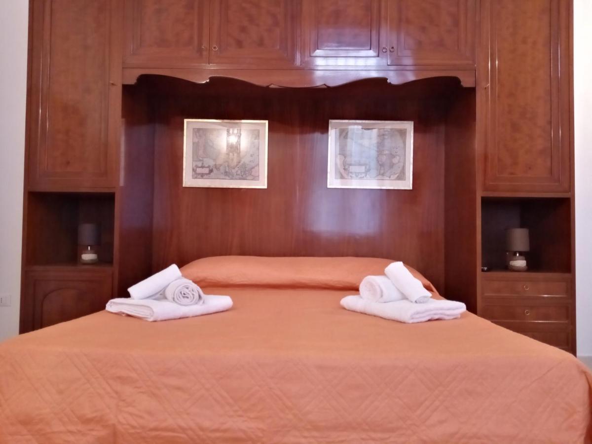 Bed and Breakfast Dimora Storica Le Perle Лечче Екстер'єр фото