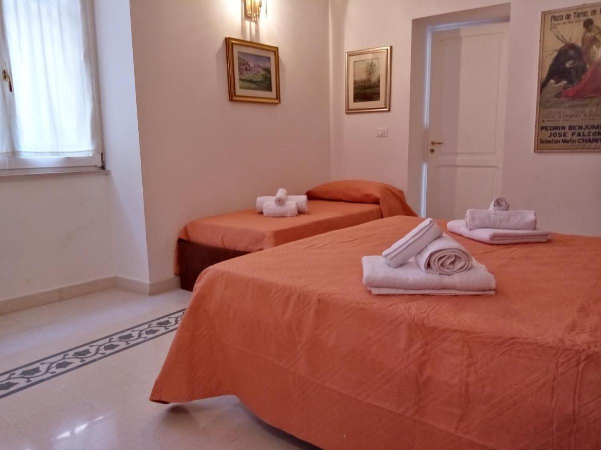 Bed and Breakfast Dimora Storica Le Perle Лечче Екстер'єр фото
